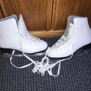 Women's figure skates